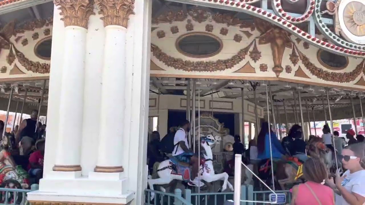 Cedar Point Midway Carousel And Wurlitzer 153 Band Organ: “Lucky Day” and “America The Beautiful”