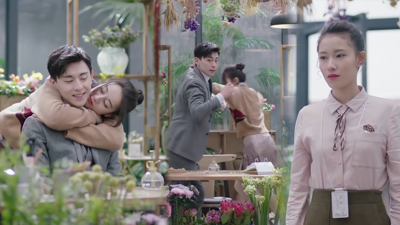 【速看EP34】霸總在辦公室和灰姑娘偷偷曖昧親昵的打鬧，員工意外闖入嚇得灰姑娘躲在桌底【一千零一夜 Sweet Dreams】