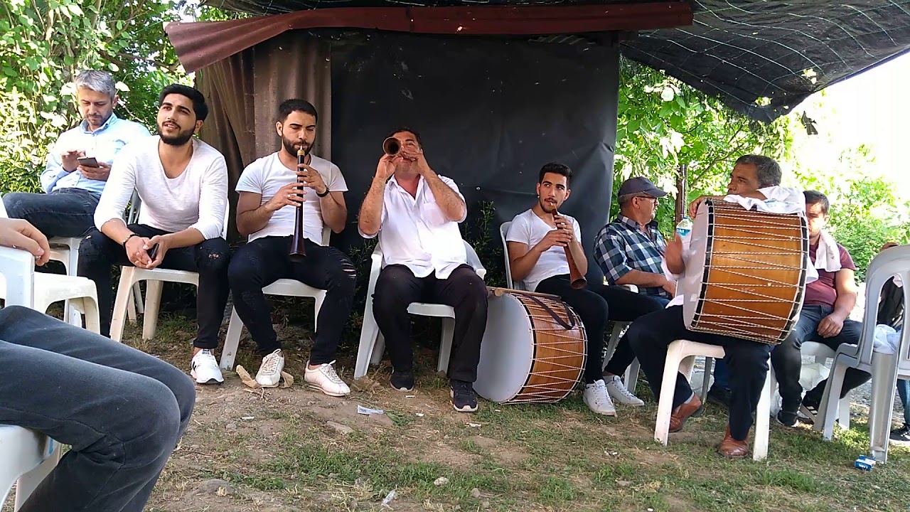 Kırmızı Gülün Alı Var