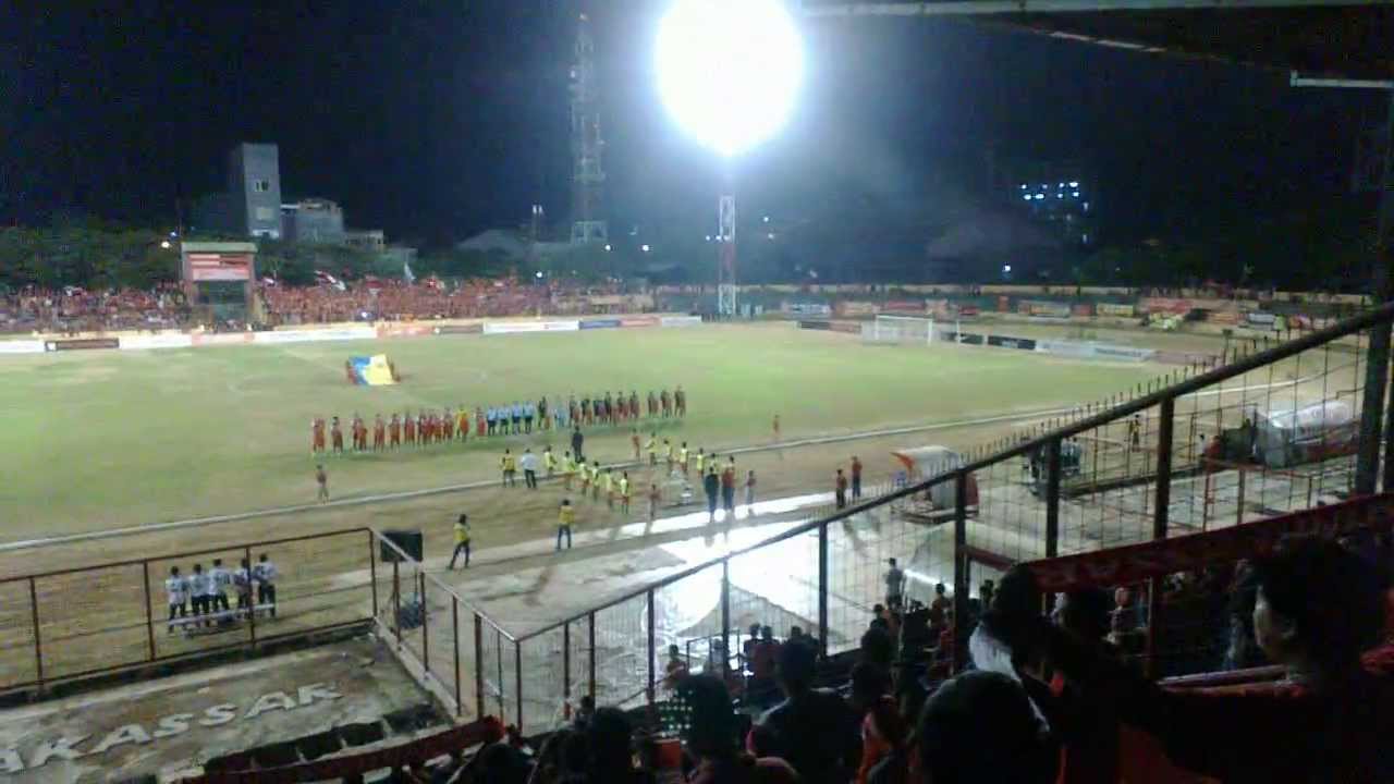 Lagu Indonesia Raya Berkumandang Di Stadion Mattoangin (PSM VS Persepar)