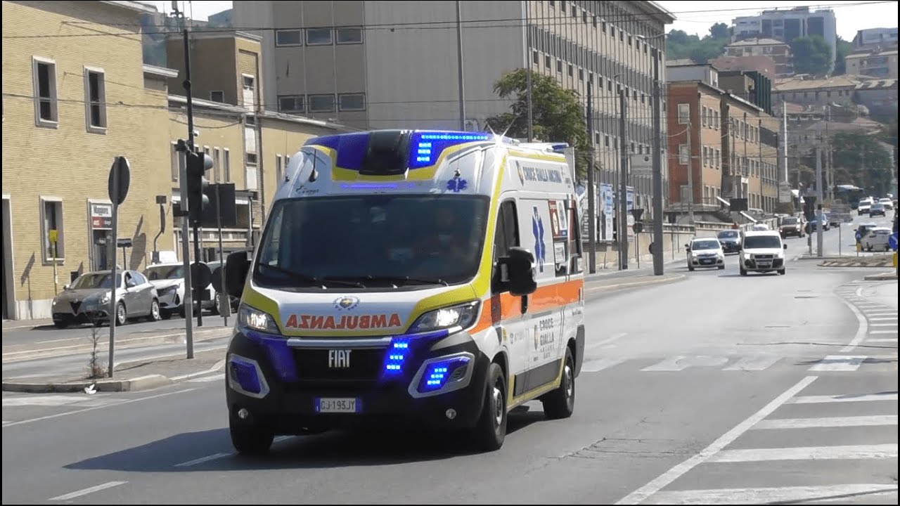 Ambulanza Croce Gialla Ancona in Emergenza / Italian Ambulance in Emergency