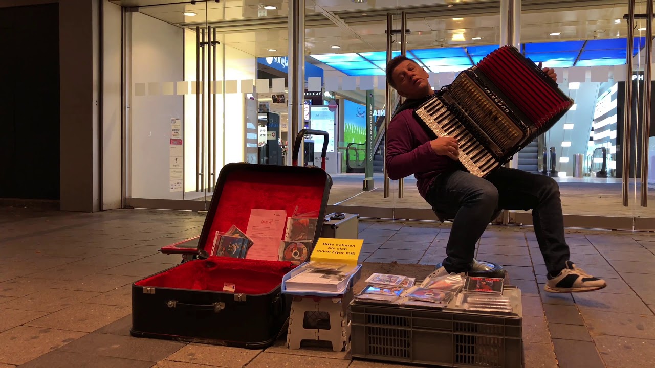 Street music (Accordion by Ivan Hajek in March 2018)
