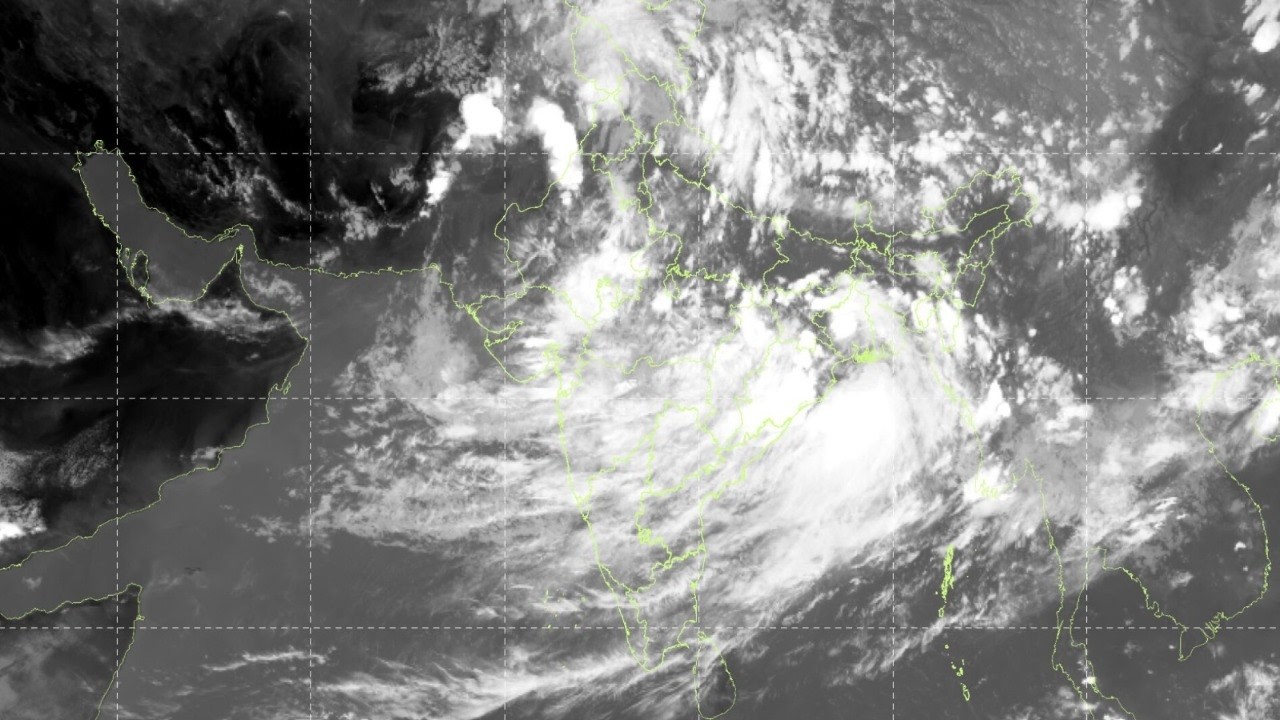IMD Forecasts Active Monsoon Across Central, Eastern India; Heavy Rain Warning Issued