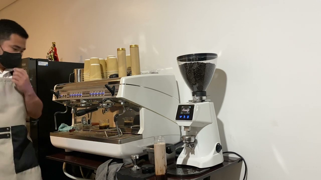 Nuova Simonelli Appia ll | Bottled Coffee