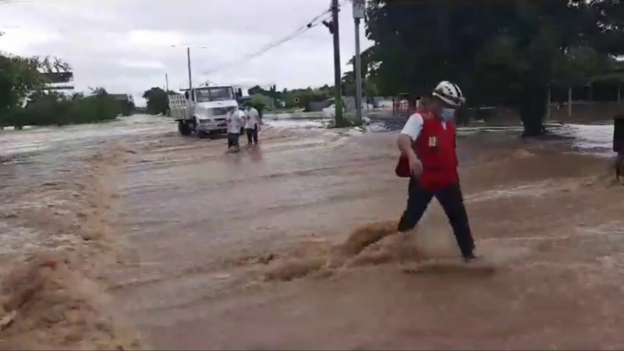 LABORES DE RESCATE EN CHAMELECÓN, ENMEDIO DEL PASO DE LOS HÚRACANES ETA E IOTA