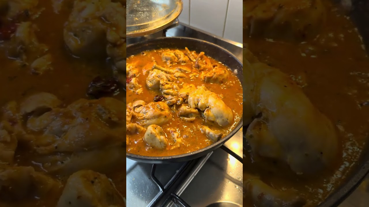 Pakistani Chicken Karahi made by Mum ❤️ #ramadan #pakistan #iftar #iftarspecial 