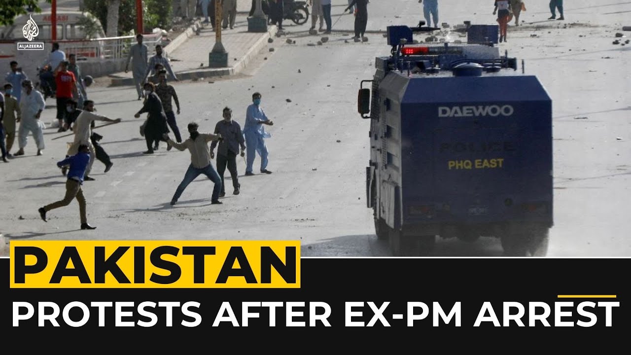 Protests erupt in Pakistan after ex-PM Imran Khan&rsquo;s arrest