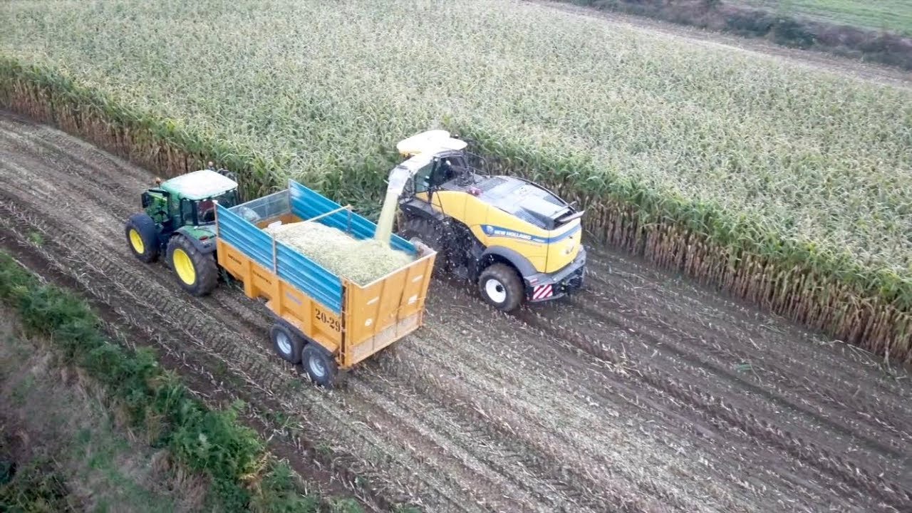 Ensilage 2018  |  Retrouvez Jérôme au tas a bord de son 6155R | GAEC des fermes CUMA des 5 Communes