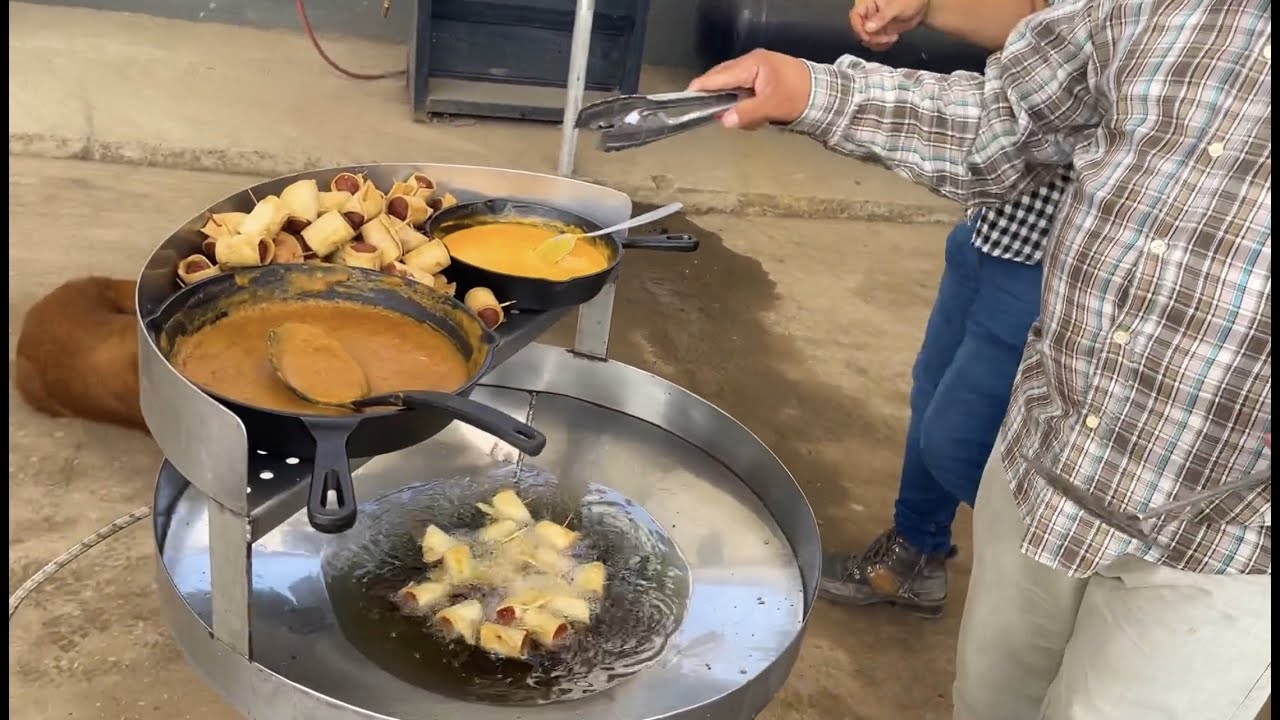 Los salchitacos como si fueran nachos una rica botana