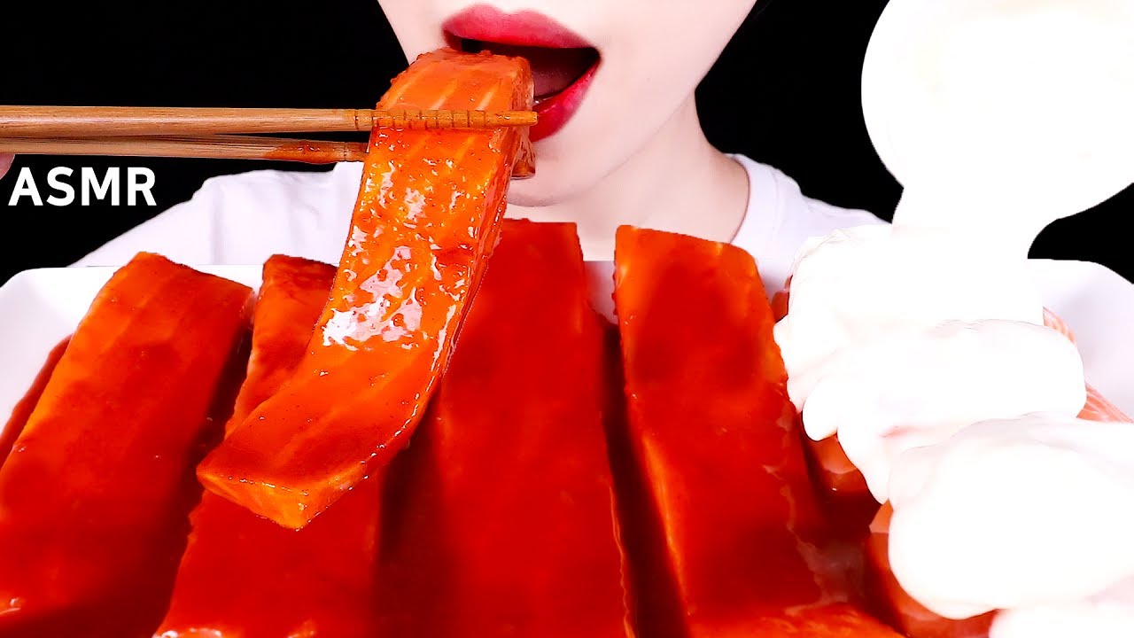 ASMR SALMON SPICY FIRE SAUCE 매운 불닭소스 연어회 EATING SOUNDS MUKBANG 먹방