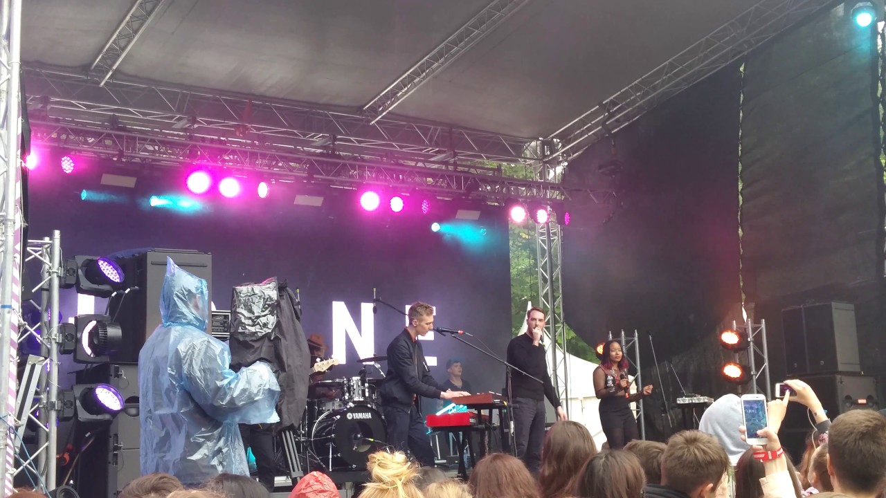 HONNE - Someone That Loves You (Live at Bosco Fresh Fest, Moscow, 05.06.2016)