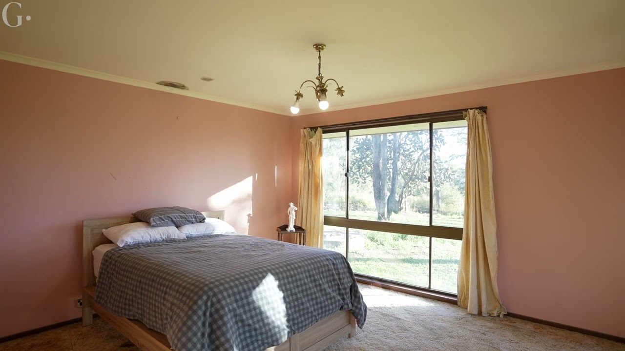4 Pedersen Street, Cranley. Reside or Subdivide Renovate or Detonate. 5 acres of opportunity.