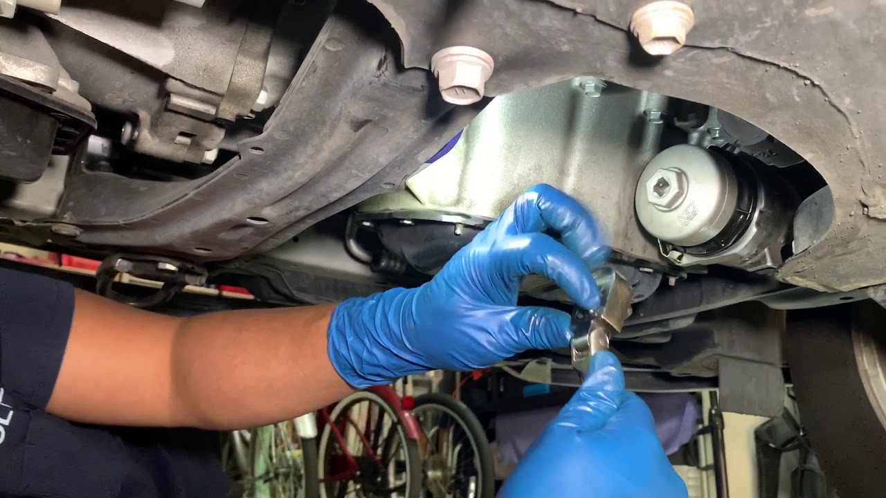 2009-2013 Toyota Corolla How to change the engine oil