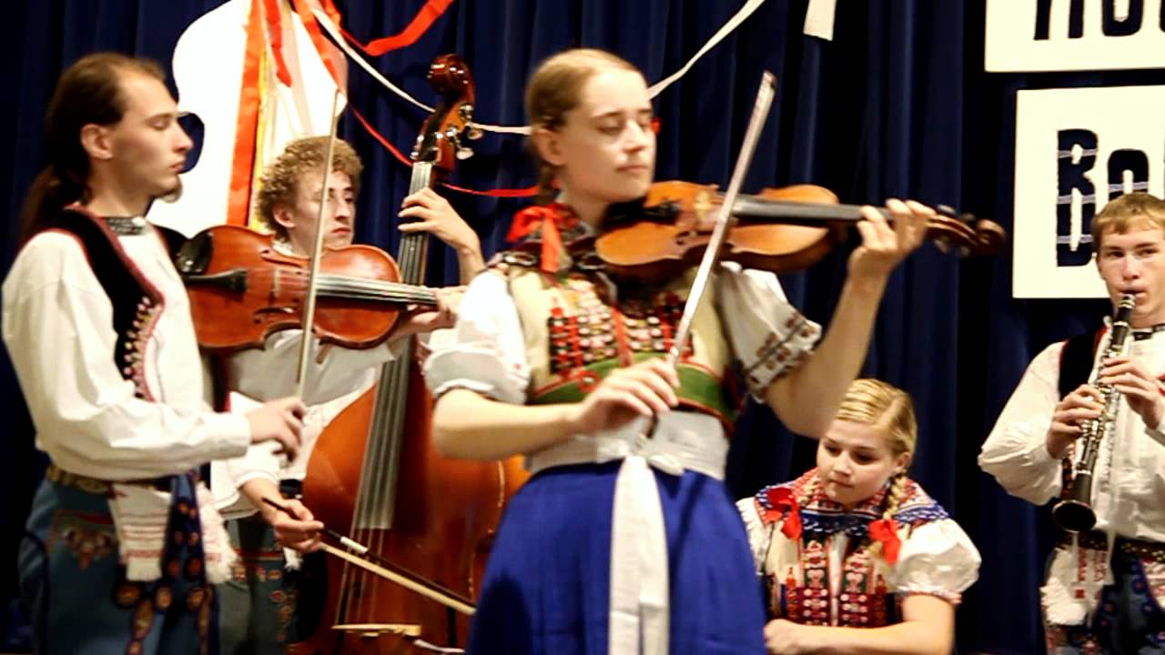 CM ZUŠ Velká nad Veličkou v Hluku  - začátek s představením muziky (www.SlovackoDNES.cz)