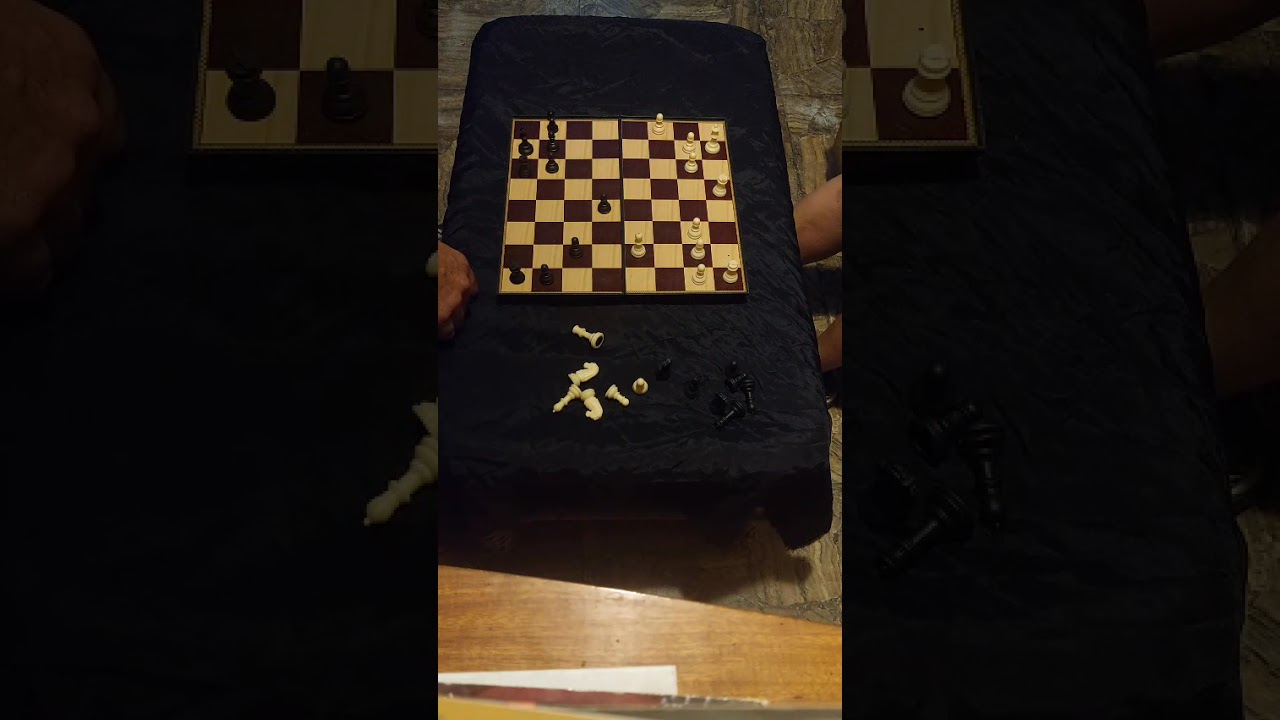 Jugando ajedrez con un amigo 