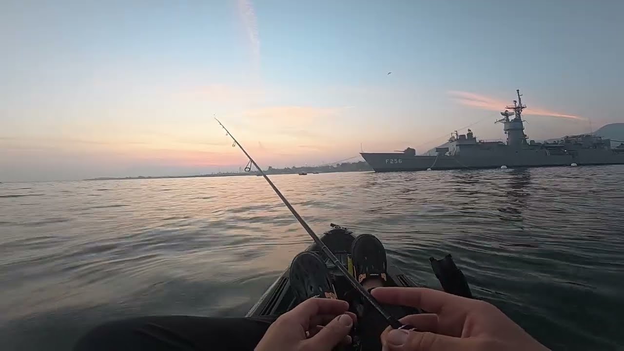 İzmir'in kalbinde kano ile &Ccedil;upra avı #&ccedil;upra #lidaki #bait #siliconbait #bigfish #fish #zman #kano 