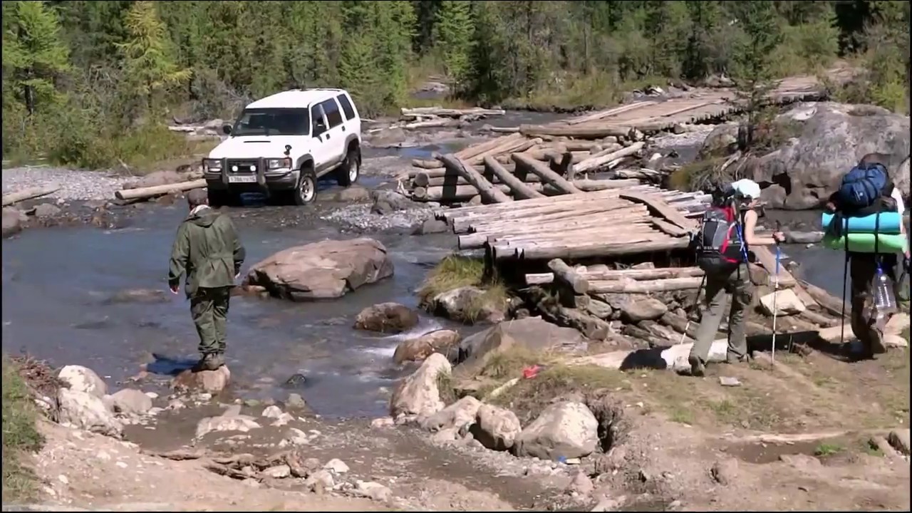 Дорога к альплагерю Актру на Isuzu Bighorn.