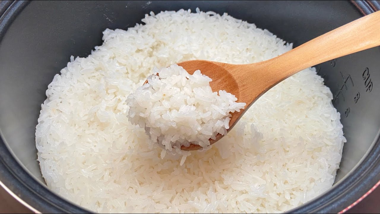 蒸米饭不要再只加水了，教你饭店不外传的秘诀，松软好吃不沾锅