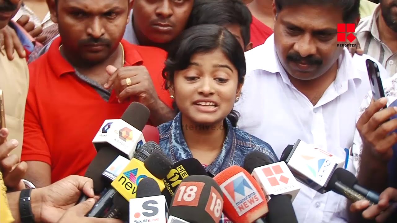 മാധ്യമ സംഘത്തിന് മുന്നിലും 'സ്മാര്‍ട്ടായി' തന്റെ കഥപറഞ്ഞ് ഹനാന്‍ എന്ന മിടുമിടുക്കി | HANAN_Reporter