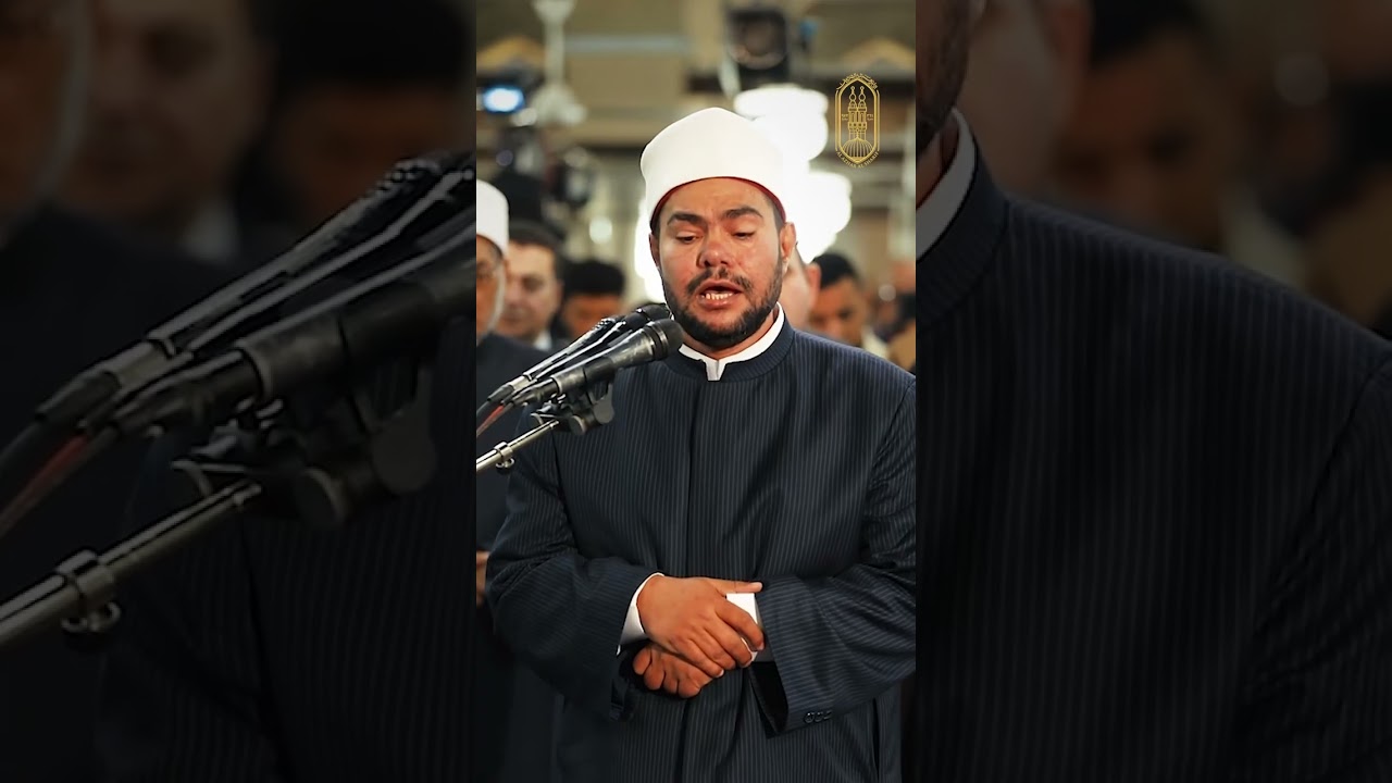 بأداءٍ يحاكي فيه الشيخ المنشاوي، الشيخ/ رضا السويفي، يتلو ما تيسر بروايةِ الدوري عن الكسائي الكوفي.