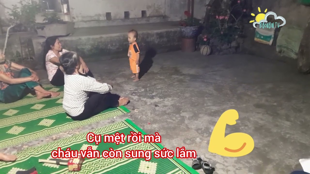 Trận Bóng Giữa Cụ Và Em Bé Bin 19 Tháng Tuổi (Mừng Ngày Giải Phóng Miền Nam, Thống Nhất Đất Nước)
