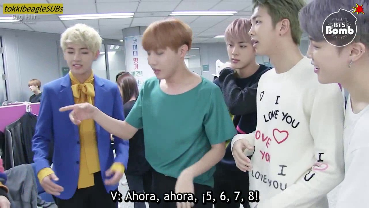 [SUB ESPA&Ntilde;OL][BANGTAN BOMB] BTS checking out the interview script after camera rehearsal @ Ingigayo