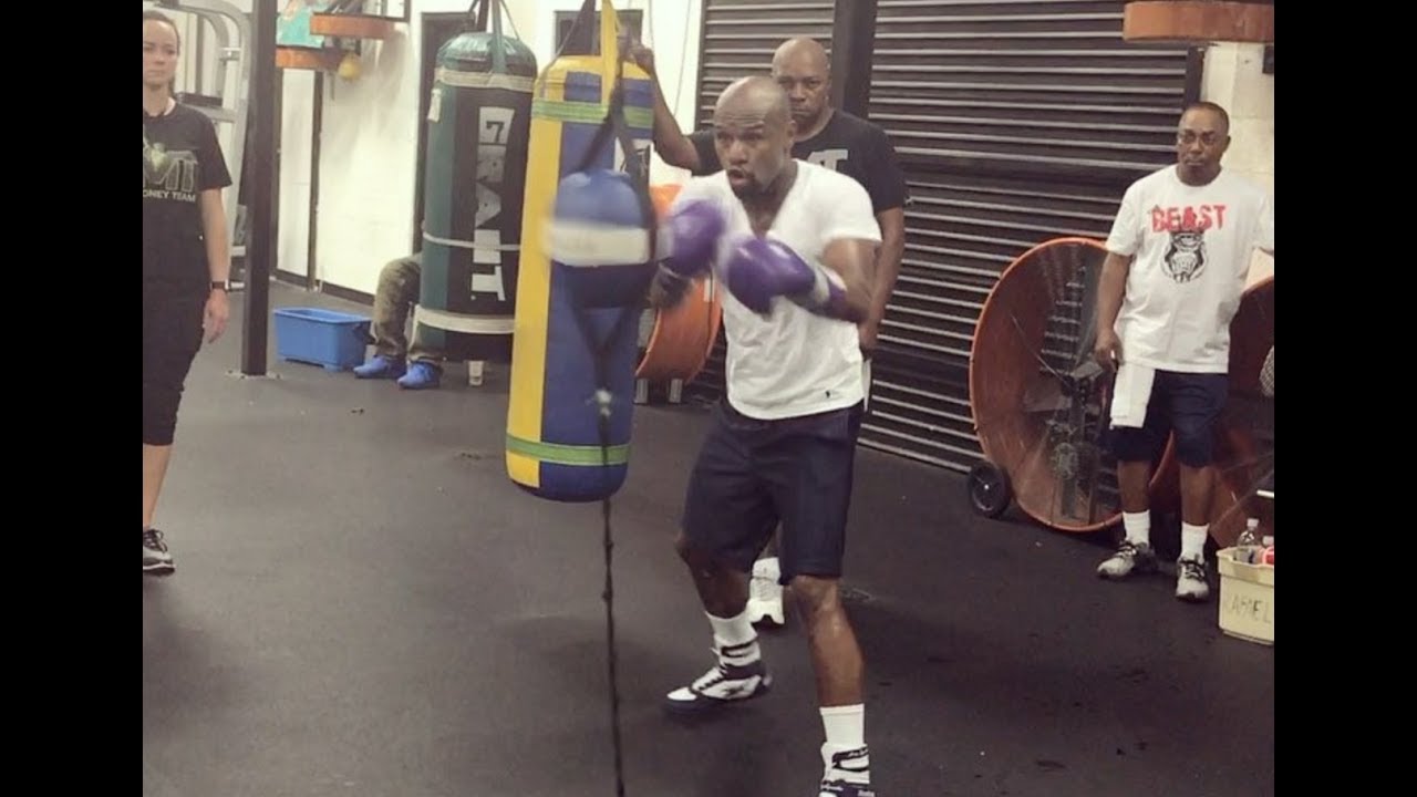 Floyd Mayweather Shows Lightning Fast Hands Training For Conor McGregor Fight