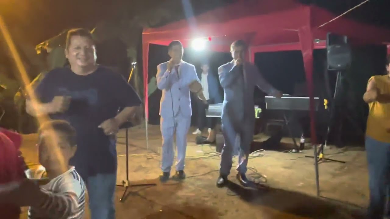 En el Cumpleaños de Don Arcenio  Chugo Tramposo / Hermanos Carrion