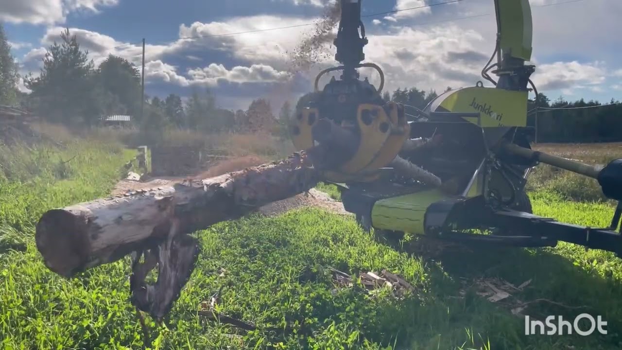First test my new Junkkari HJ500 wood chipper. Ensimmäinen haketus uudella Junkkari HJ500 hakkurilla