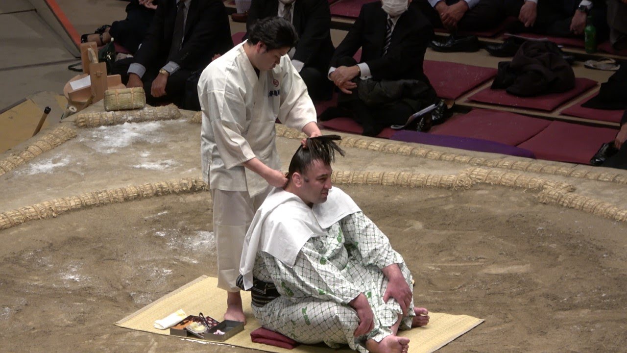 Sumo hairdressing, featuring Tochinoshin!
