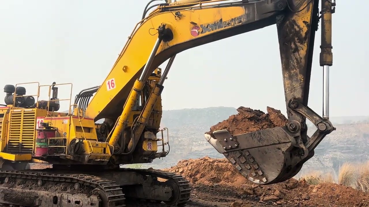 Beml Excavator loading dumper 60ton #excavator #dumptruck 