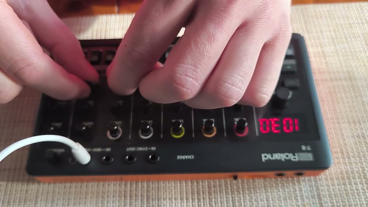 Roland Aira Compact T-8 House/Tech/Funk jam