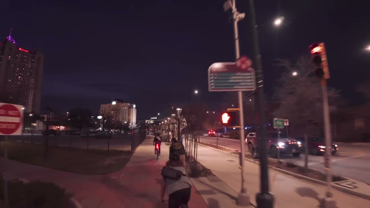Ride w Fixie feens and loose chains.