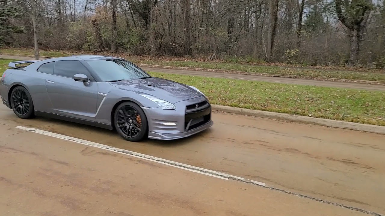 Extremely Loud Nissan GTR R35 Full Titanium Straight Pipe Exhaust *Pops & Bangs + Flames*