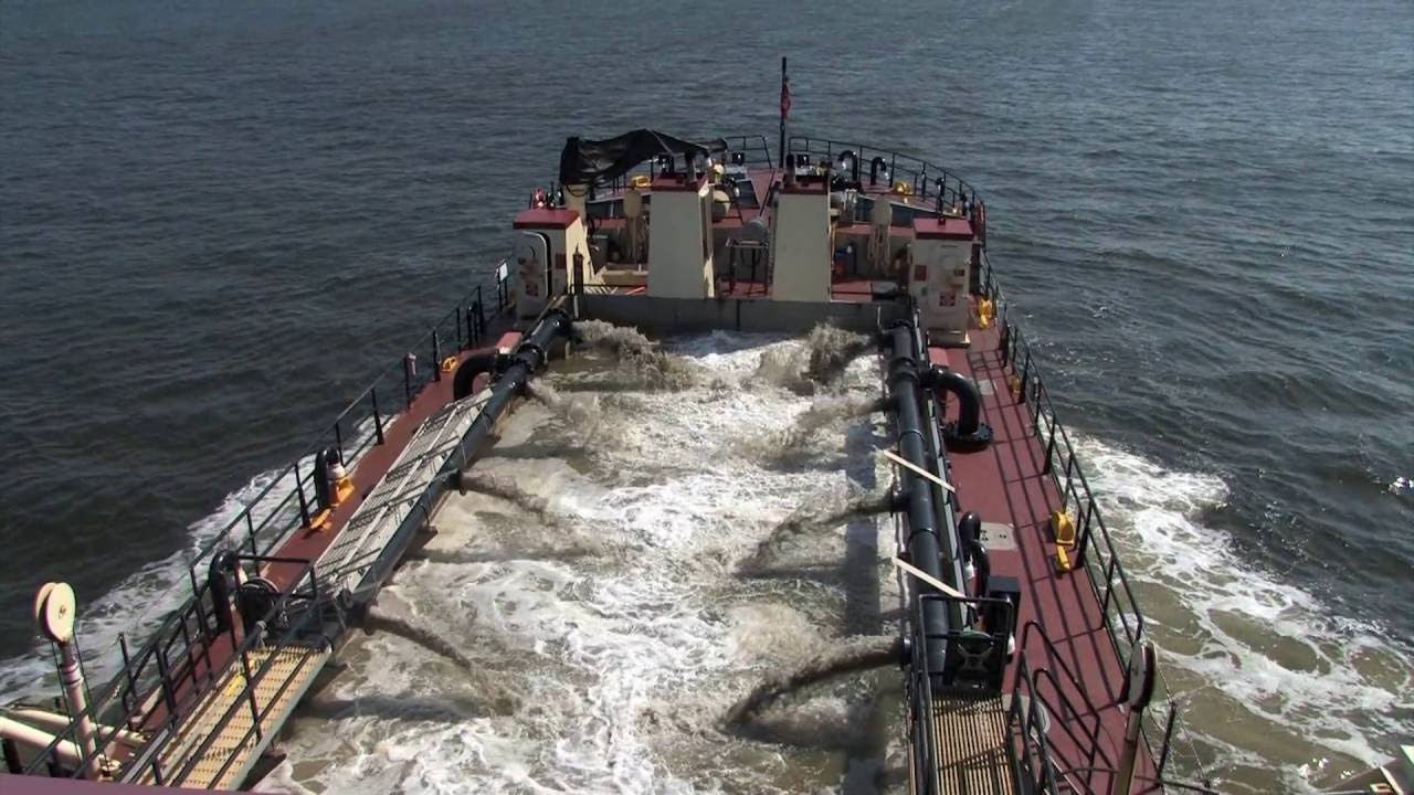 Dredge MURDEN Clears the Federal Channel at Oregon Inlet