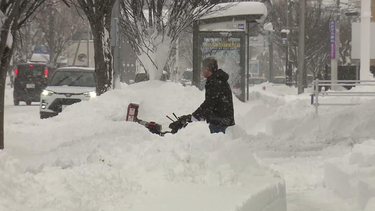 【大雪】新潟市の積雪は平年の5倍に　「ここまで降られるときつい」市民は除雪作業に追われる《新潟》