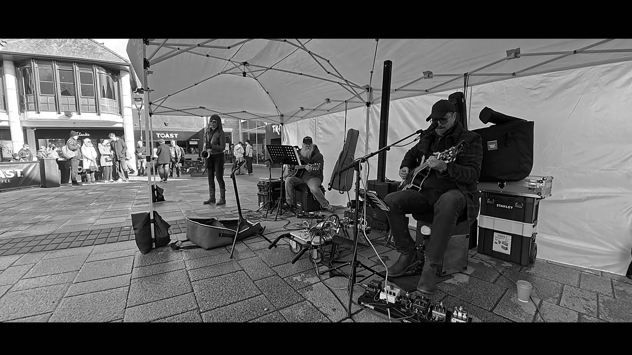 Those Colchester Buskers - Street Spirit (Radiohead cover)
