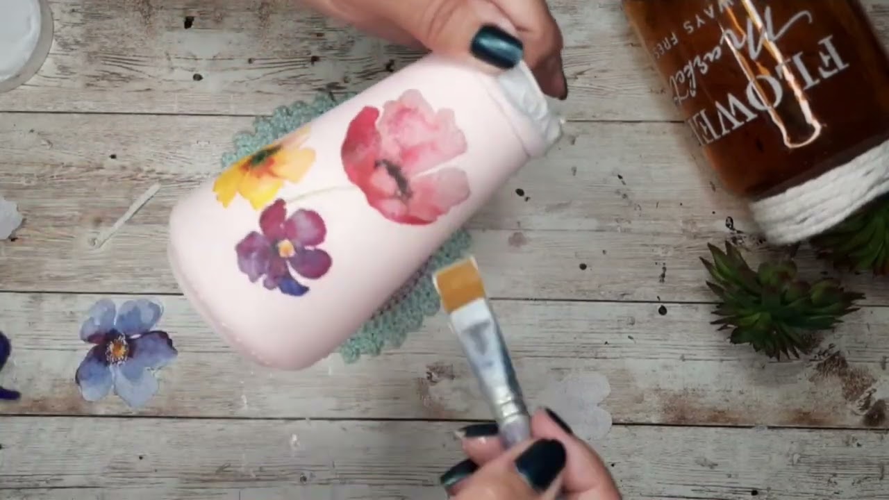 Como Utilizar a Tinta Chalk sem primer - Pote com pintura e decoupage.