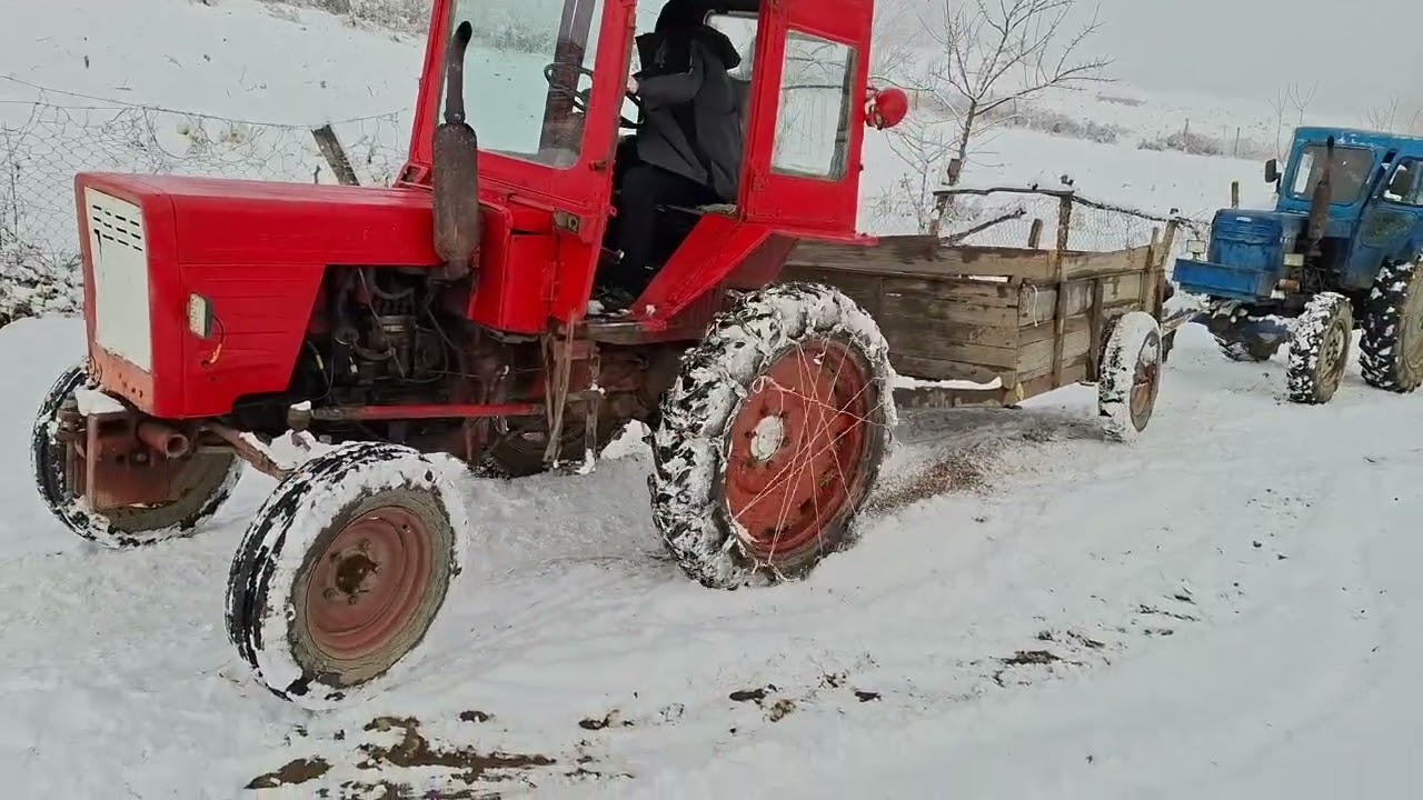 Очень интересное видео🤯🤯. Т-25 вытащил Т-40 в снежную погоду.🤯🤯🚜