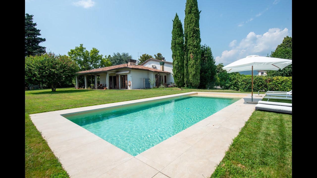 PESCANTINA - VILLA SINGOLA CON PISCINA