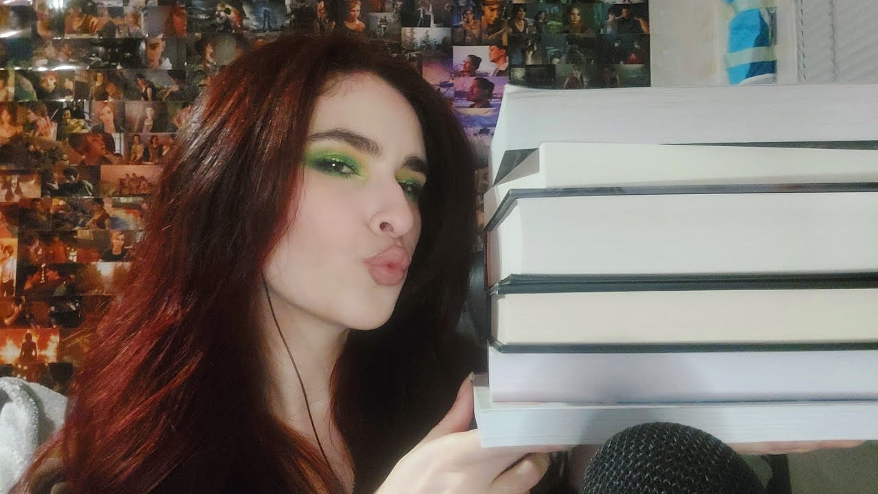 ASMR christmas book haul🎄📚 final book haul (close whispering & book triggers)