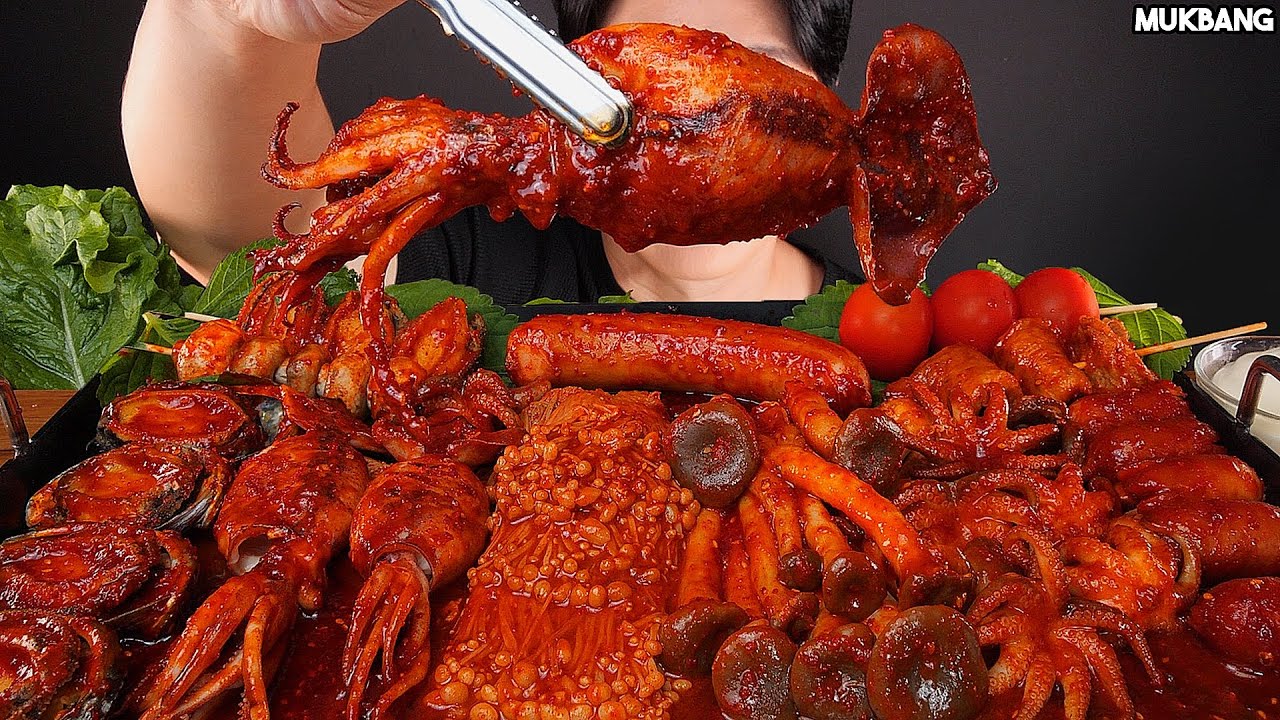 острые грибы и морепродукты, колбаса SPICY MUSHROOMS & SEAFOODS & SAUSAGE EATING ASMR MUKBANG