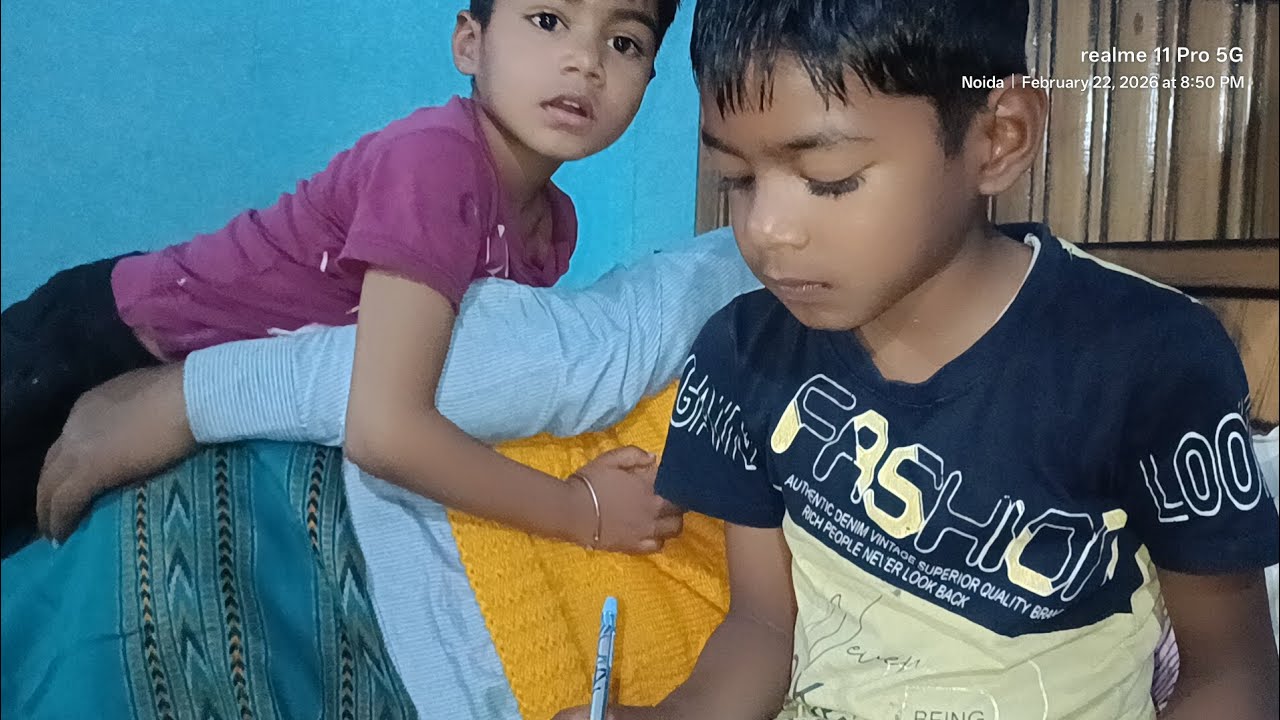 Aaj sufiyan pair dabate dabate Apne Papa ka aeroplane chalane laga aur bol raha hai ki main chala 