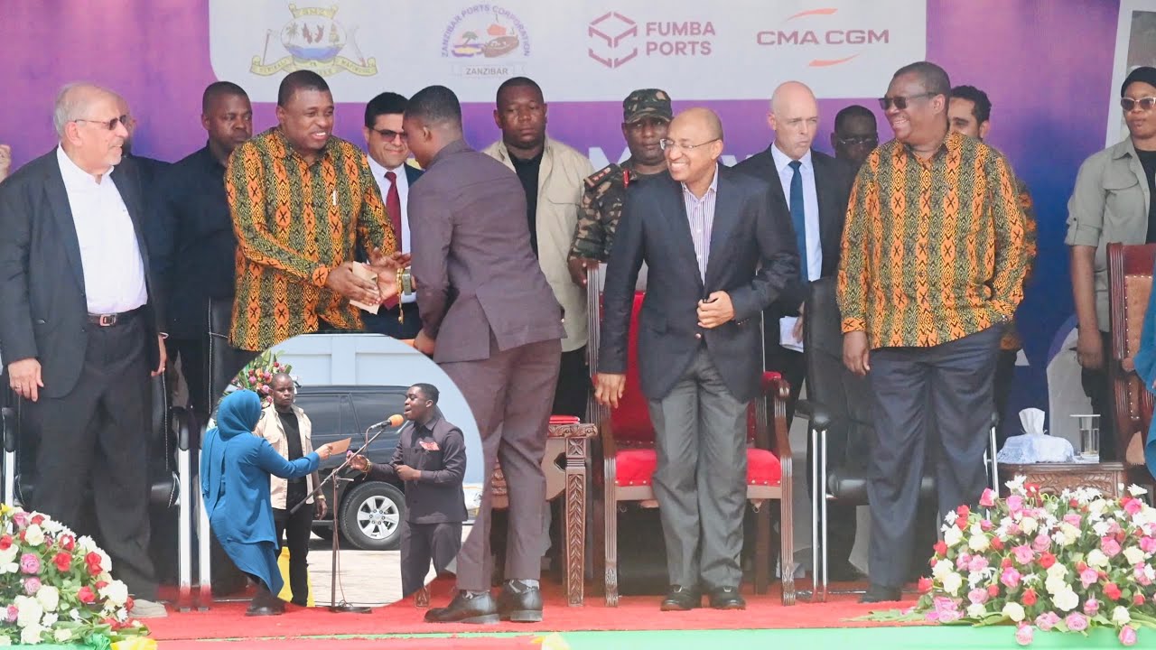 FUMAU AMPAGAWISHA RAIS MWINYI, na MAKAMU WAKE NA MKE WA RAIS ATUNZWA MAOKOTO
