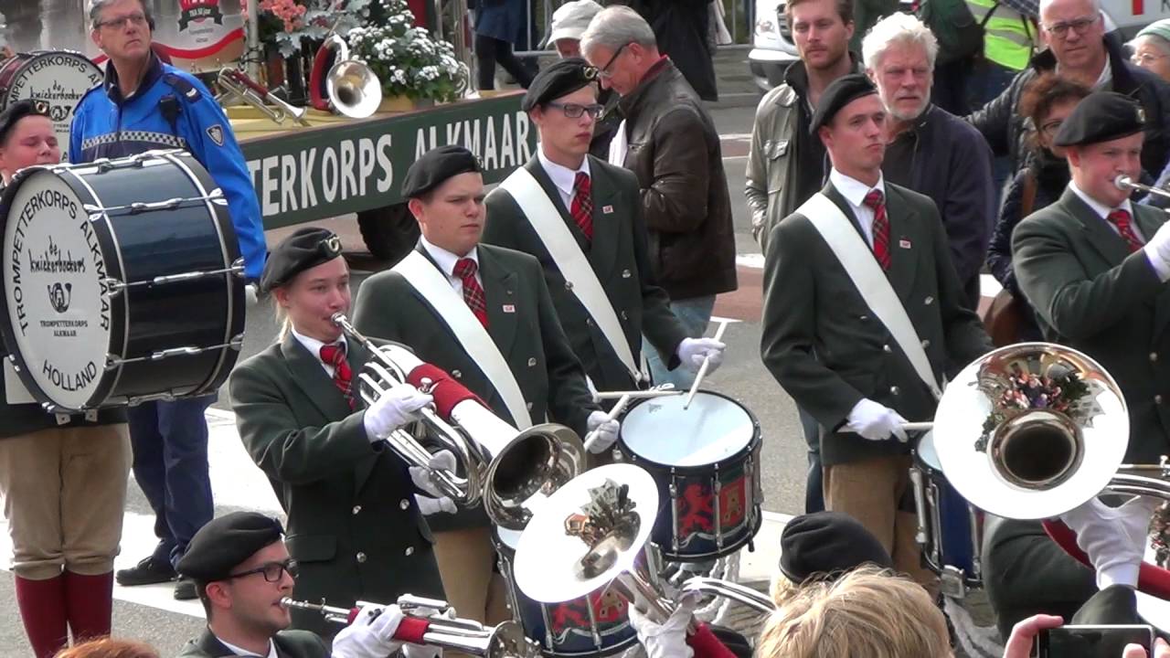 Trompetterkorps Alkmaar bij de 8 october optocht