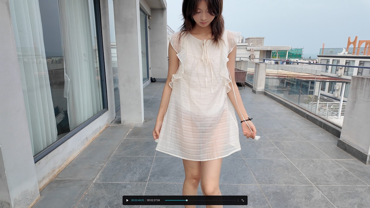 萌萌可爱的小艺展示我们proudfox设计的新款抽拉内衬连衣裙