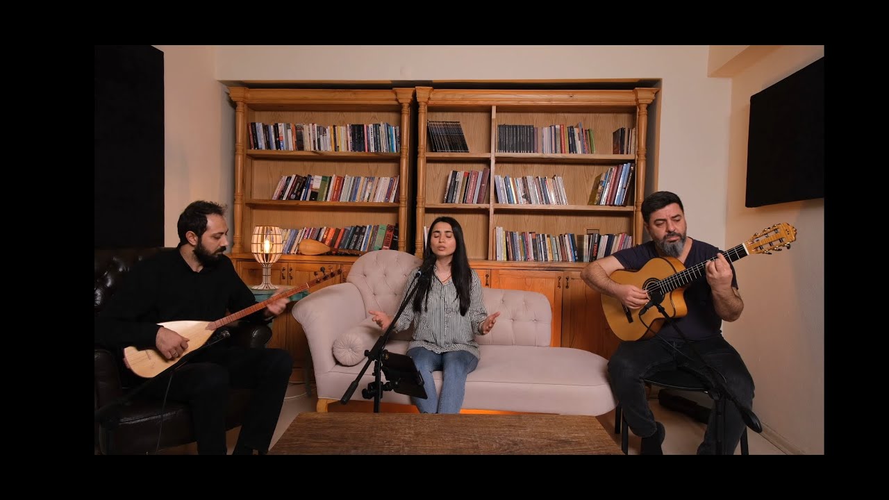 Yeliz Aykaç   Altın Tasta Gül Kuruttum