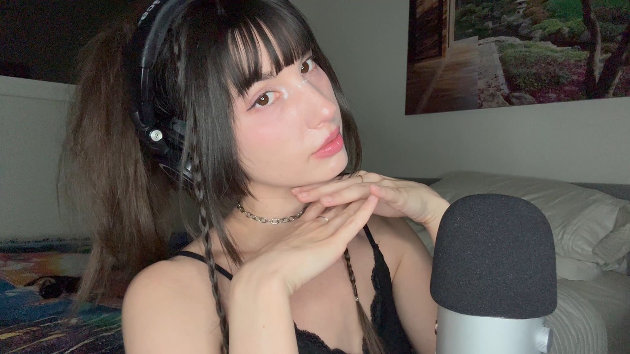ASMR ᛝ ear attention, tapping, unintelligible & breathy whispers