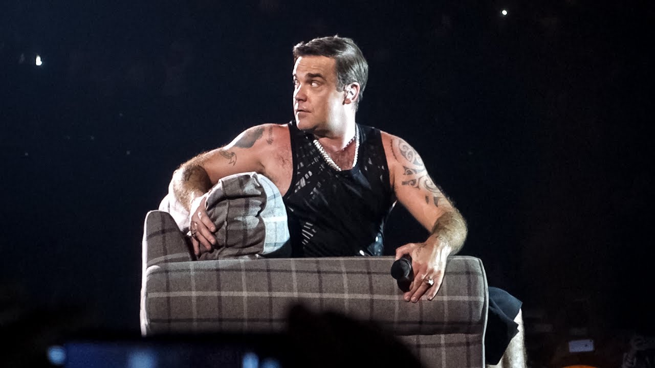 Robbie Williams & his father - Sweet Caroline Live @ AccorHotels Arena, Paris, 2017