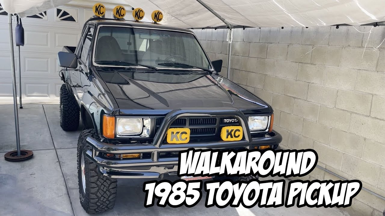 A Walkaround my 1985 Toyota Pickup SR5 from 